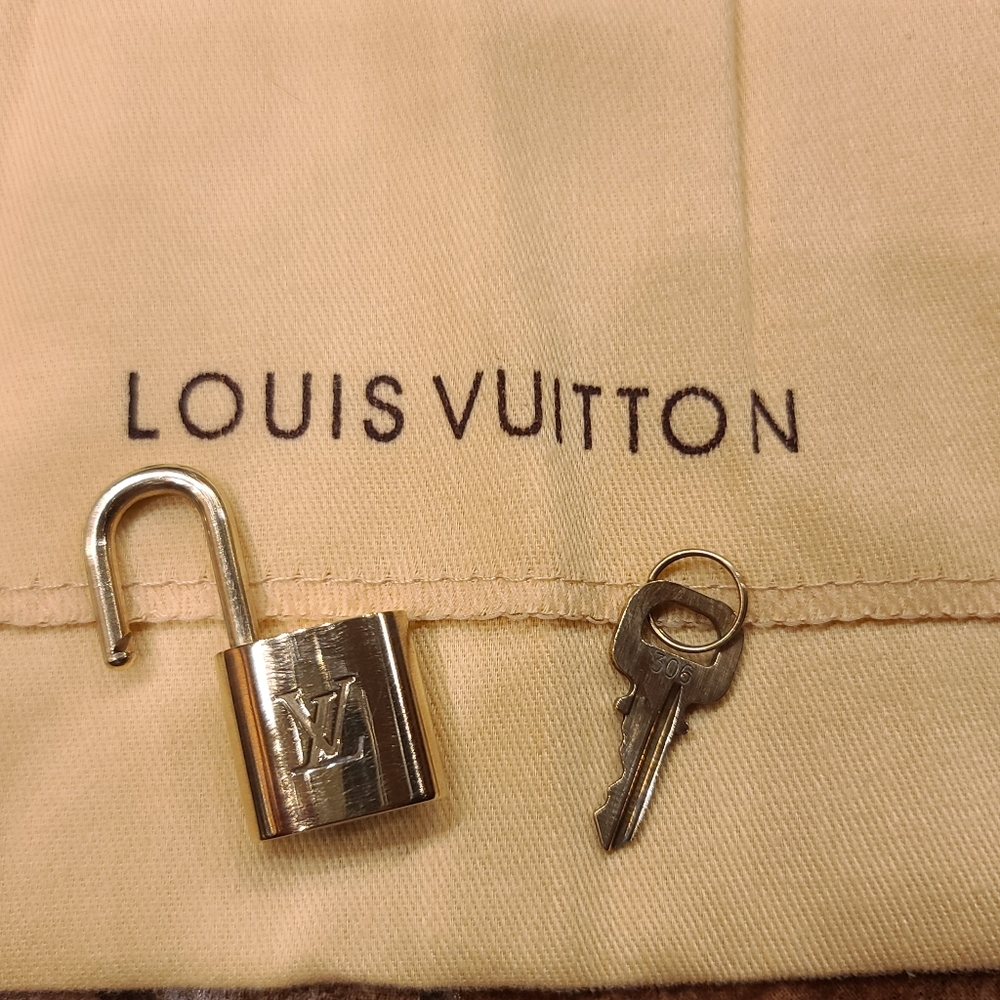 🌟 Louis vuitton lock and key